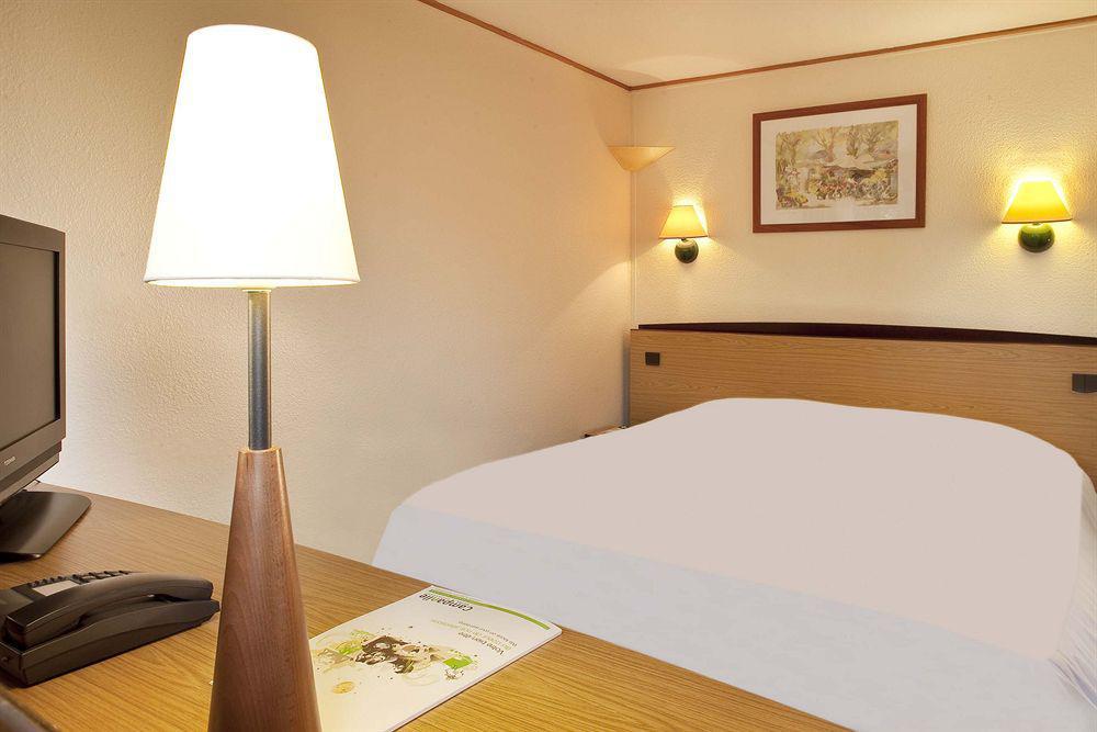 Hotel Campanile Hendaya Habitación foto